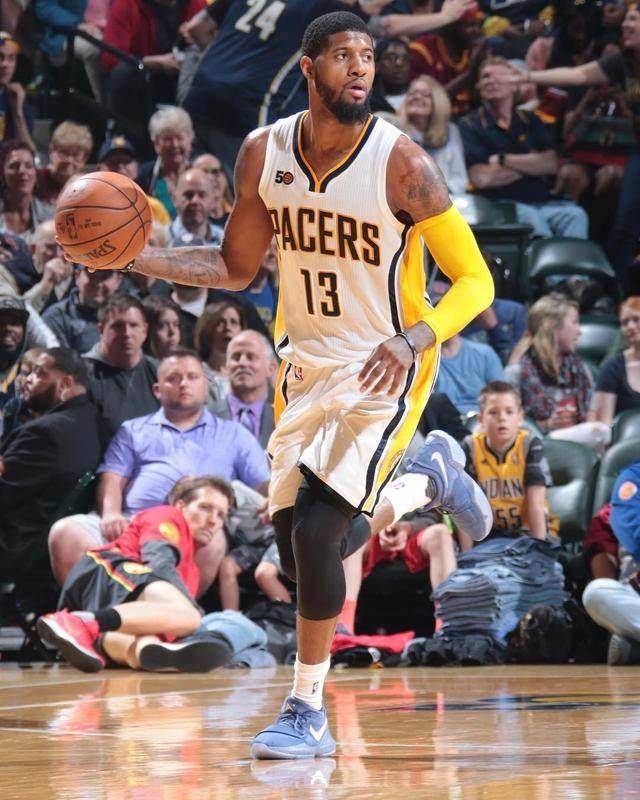 在进攻端展 在进攻端展